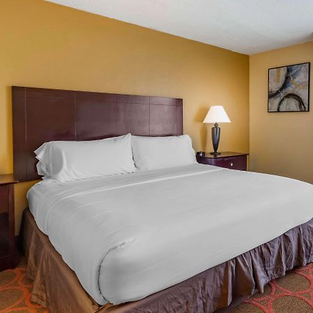 Clarion Hotel Fayetteville Extérieur photo