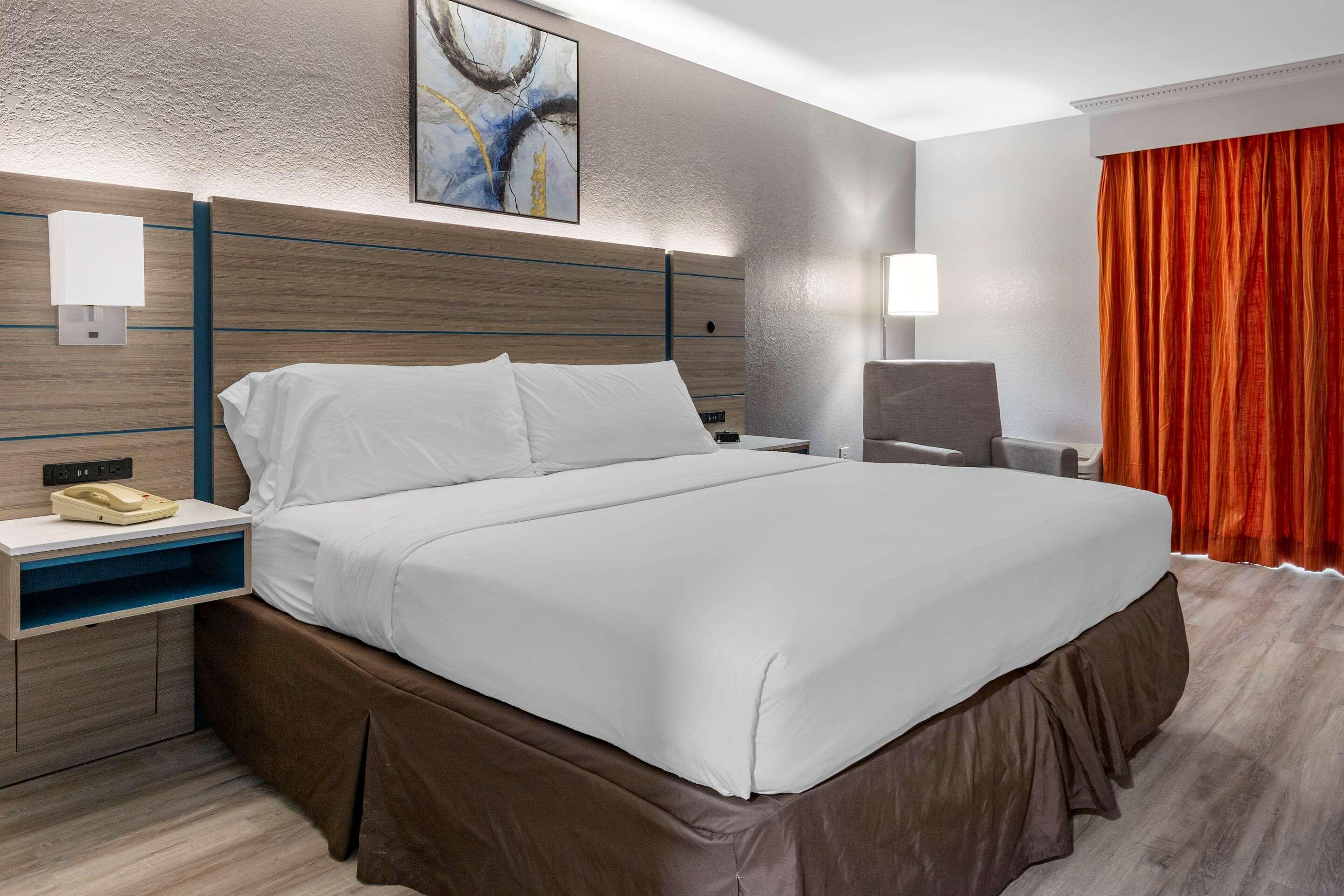 Clarion Hotel Fayetteville Extérieur photo