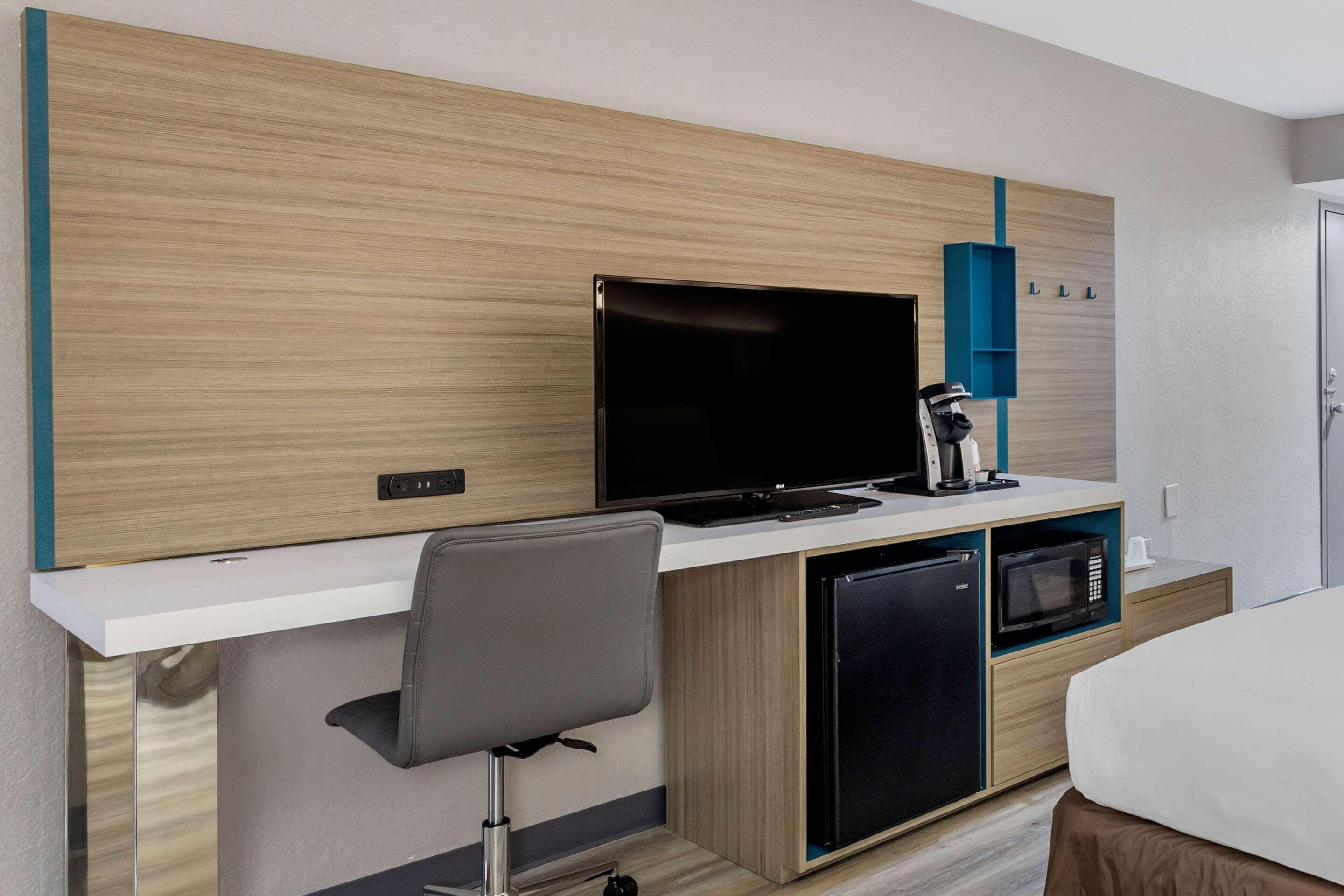 Clarion Hotel Fayetteville Extérieur photo