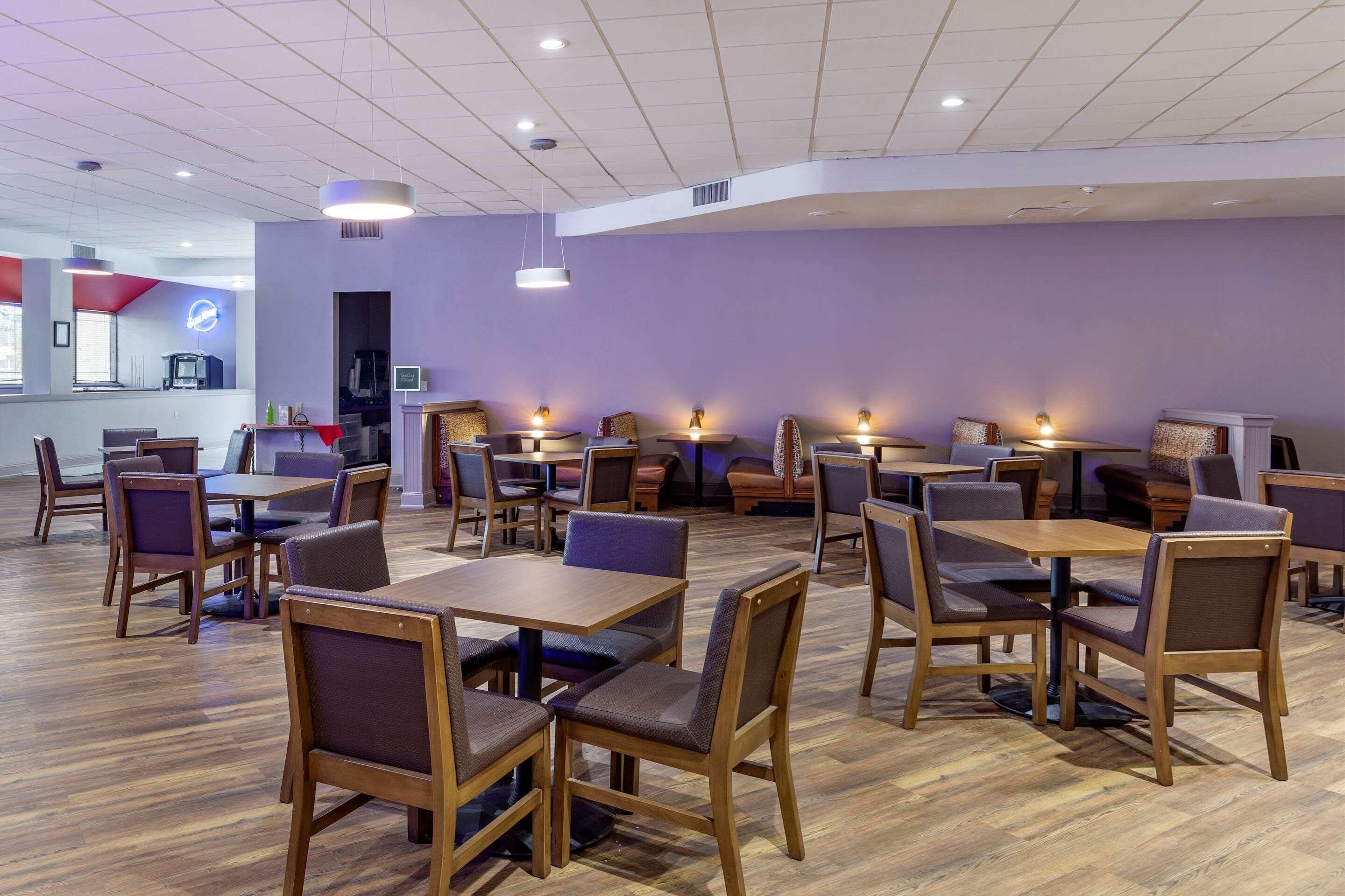 Clarion Hotel Fayetteville Extérieur photo