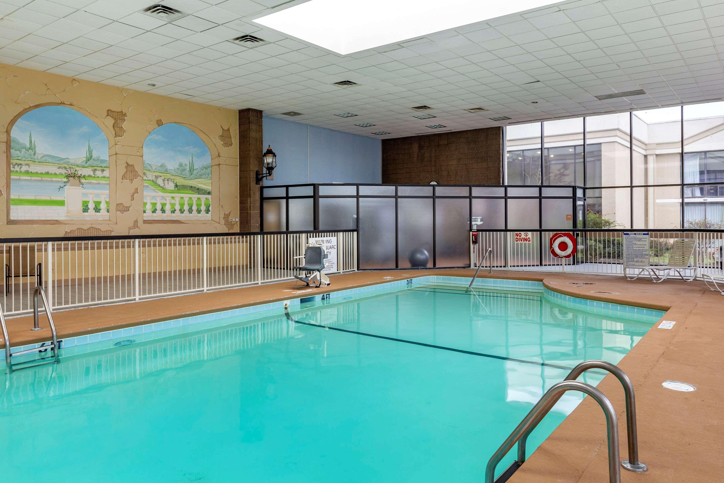 Clarion Hotel Fayetteville Extérieur photo