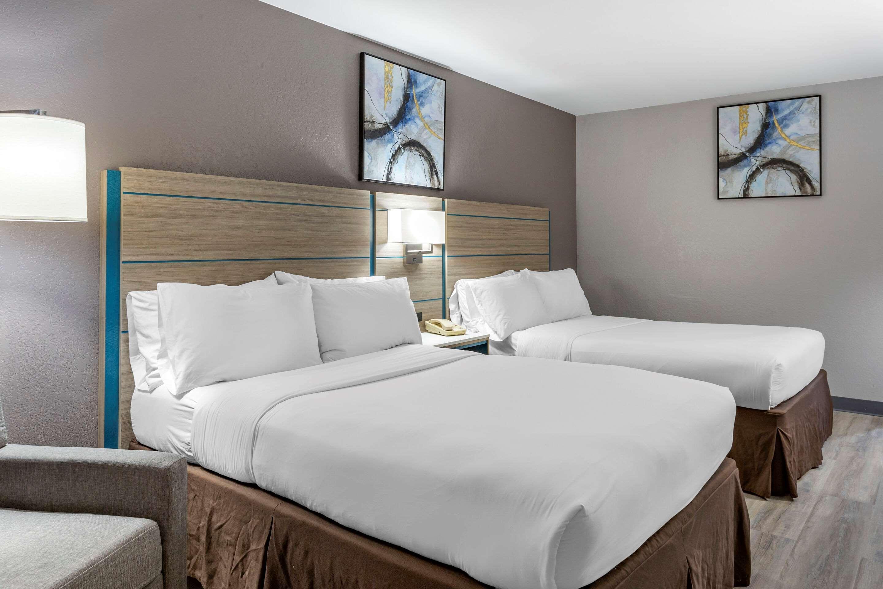 Clarion Hotel Fayetteville Extérieur photo