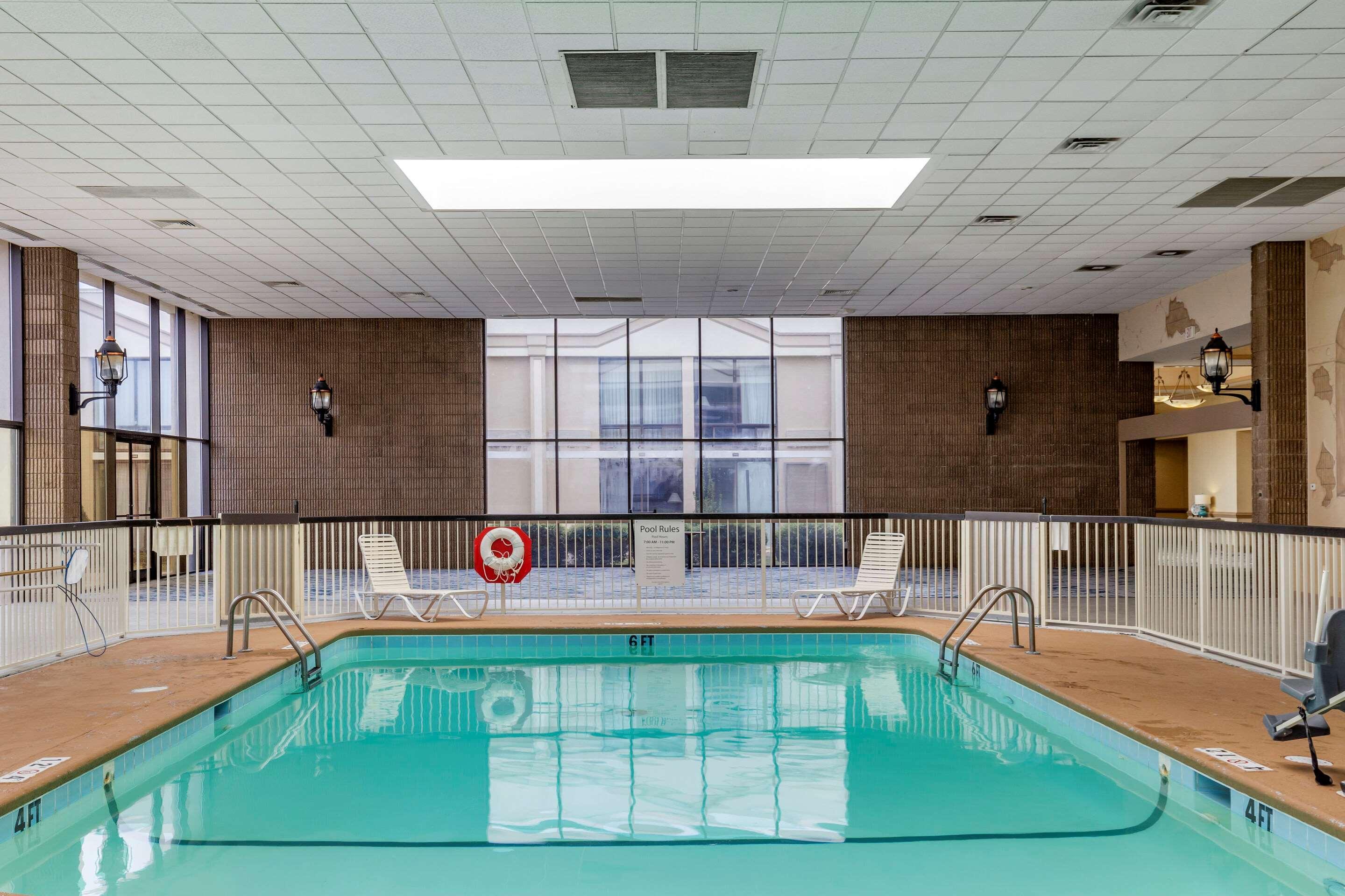 Clarion Hotel Fayetteville Extérieur photo