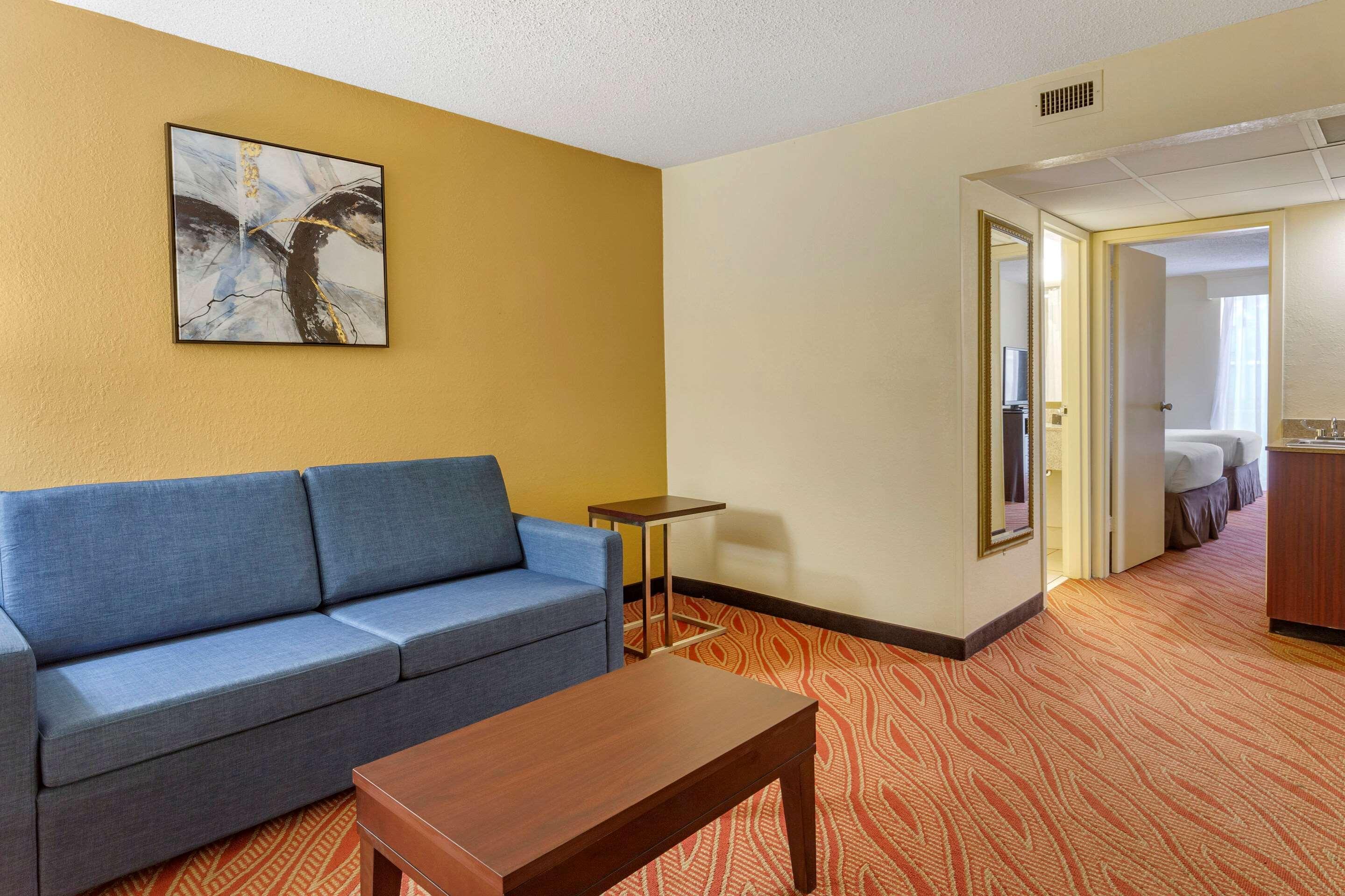 Clarion Hotel Fayetteville Extérieur photo