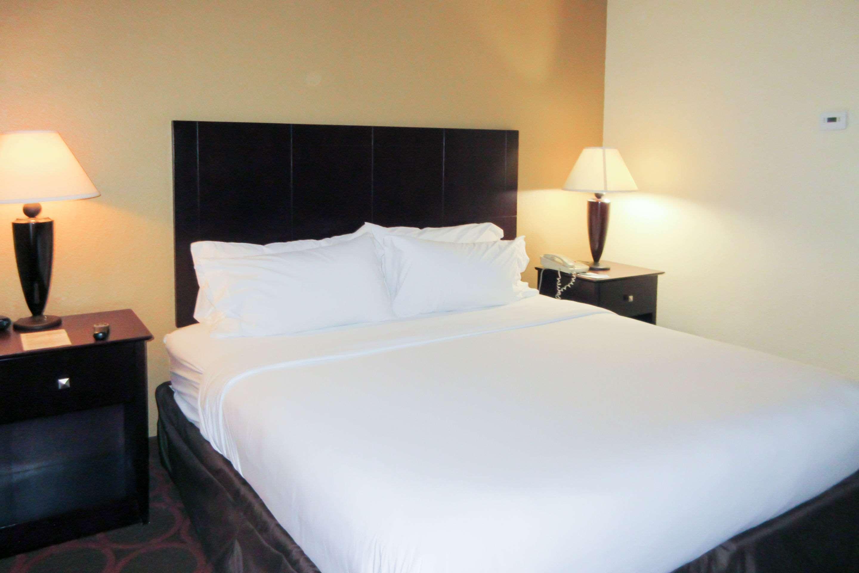 Clarion Hotel Fayetteville Extérieur photo