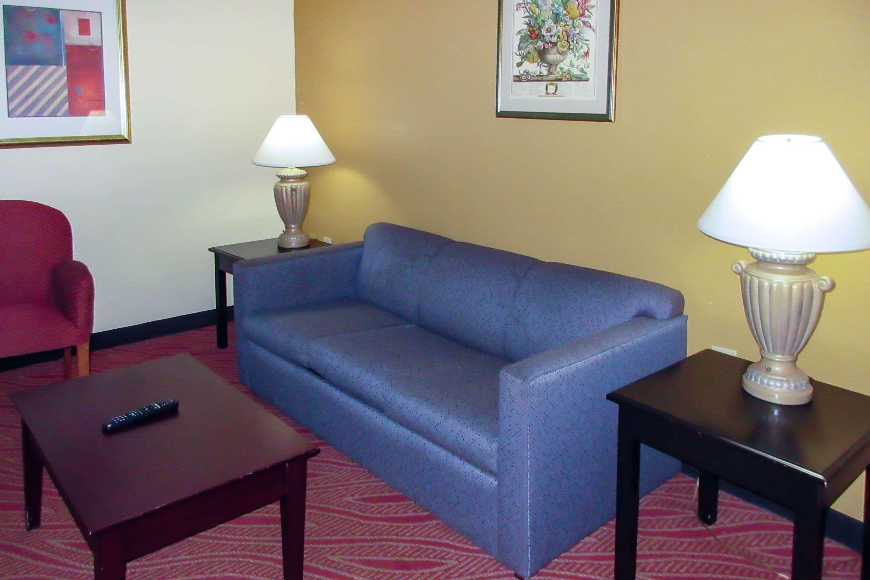 Clarion Hotel Fayetteville Extérieur photo