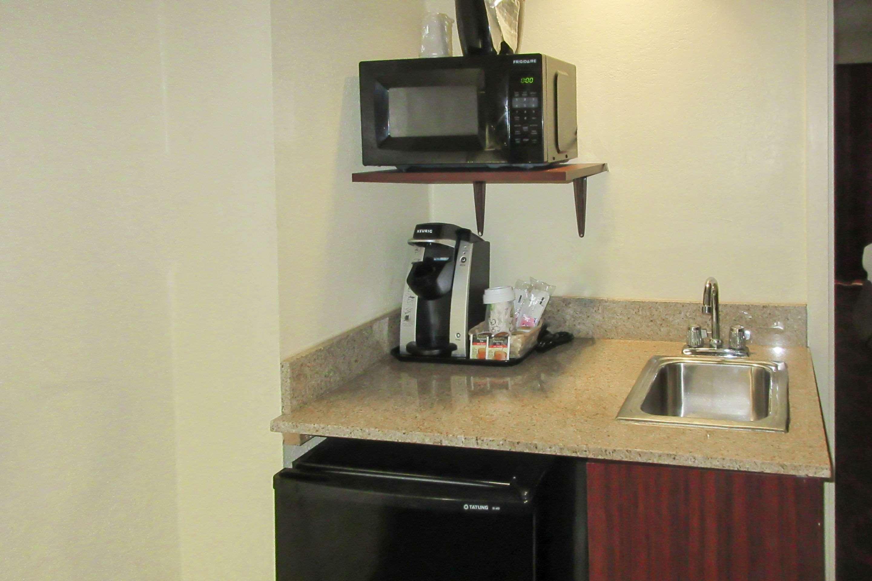 Clarion Hotel Fayetteville Extérieur photo