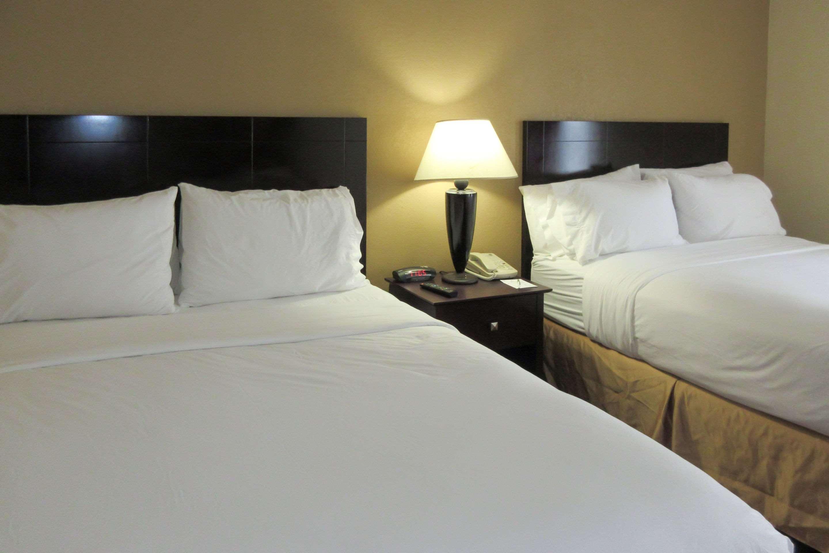Clarion Hotel Fayetteville Extérieur photo