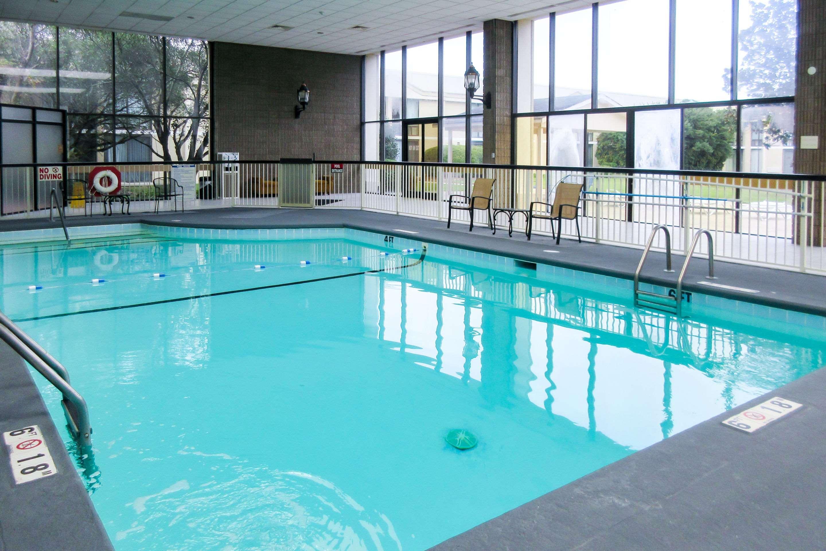 Clarion Hotel Fayetteville Extérieur photo